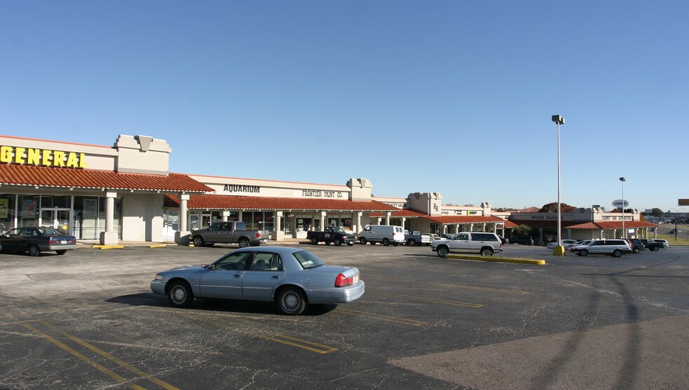 More Photos Of 6700-6732 Camp Bowie Blvd, Fort Worth Unknown For Lease