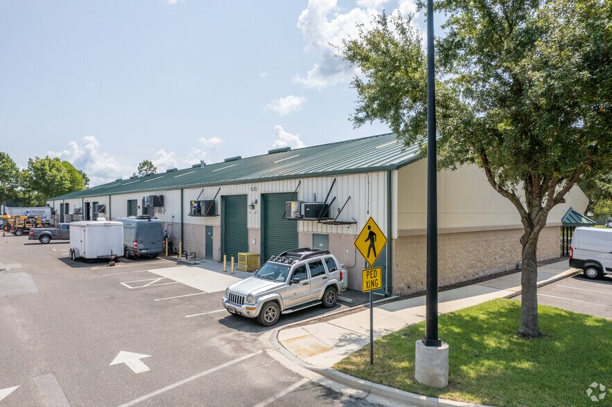 More Photos Of 1635 Farm Way, Middleburg Warehouse For Sale