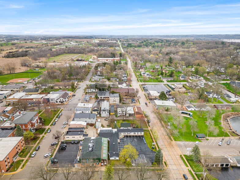 More Photos Of 488 South St, Green Lake Hotel For Sale