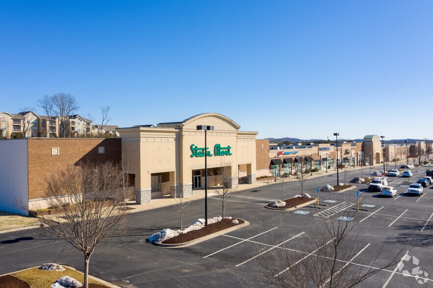 More Photos Of 1010-1038 Glenbrook Way, Hendersonville Unknown For Lease