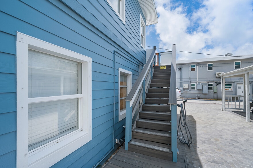 More Photos Of 602 Poinsettia Ave, Clearwater Beach Hotel For Sale