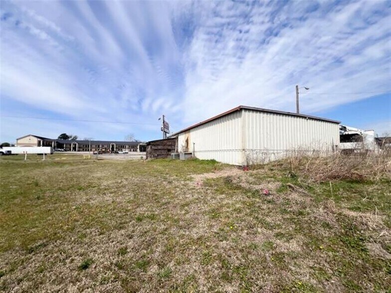 More Photos Of 909 S Garfield Ave, Kiowa Convenience Store For Sale