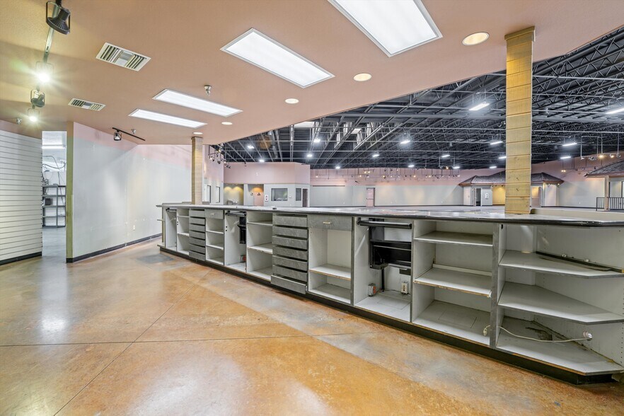 More Photos Of 1759 W Avenue J12, Lancaster Freestanding For Lease