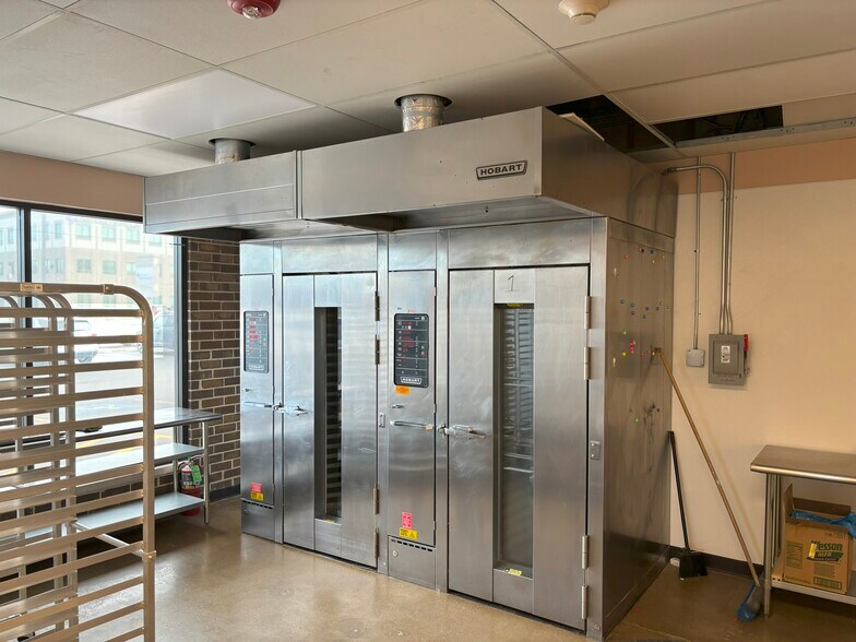 More Photos Of 10800-10822 S Cicero Ave, Oak Lawn Storefront Retail Office For Lease