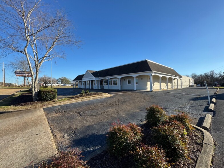 Primary Photo Of 1995 Lakeland Dr, Jackson Medical For Sale