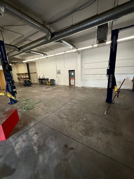More Photos Of 5410 E Commerce Ave, Flagstaff Warehouse For Lease