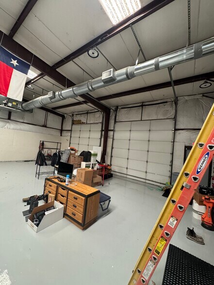 More Photos Of 300 W Broadway St, Prosper Warehouse For Lease