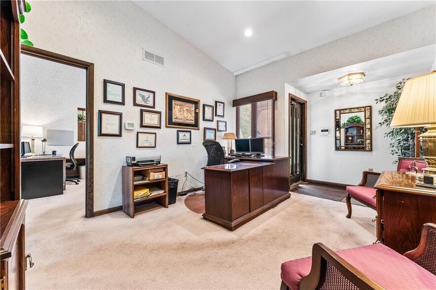 Primary Photo Of 2006-2007 Kinvara Dr, Pittsburgh Medical For Sale