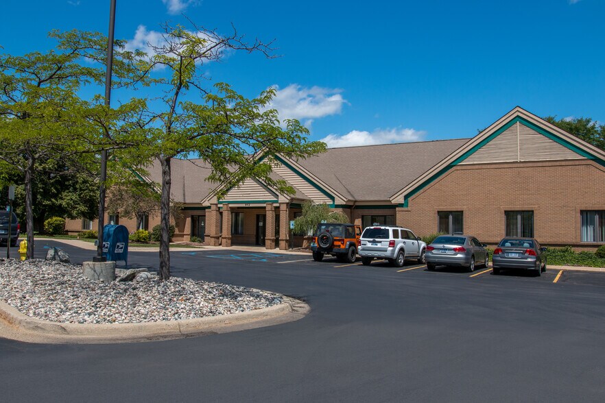 More Photos Of 6412 Centurion Dr, Lansing Office For Lease