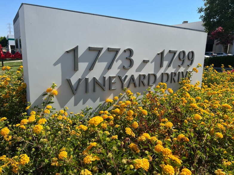 More Photos Of 1773-1793 Vineyard Dr, Antioch Research And Development For Lease
