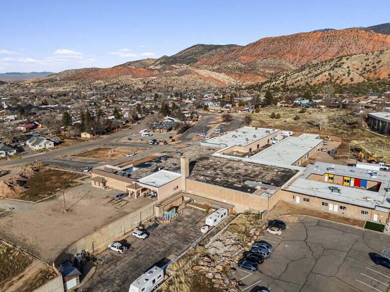 More Photos Of 120 E Altamira Dr, Cedar City Office Residential For Lease