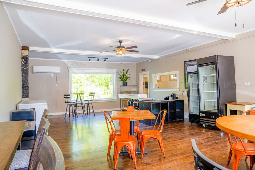 More Photos Of 123 Union Sq, Milford Restaurant For Sale