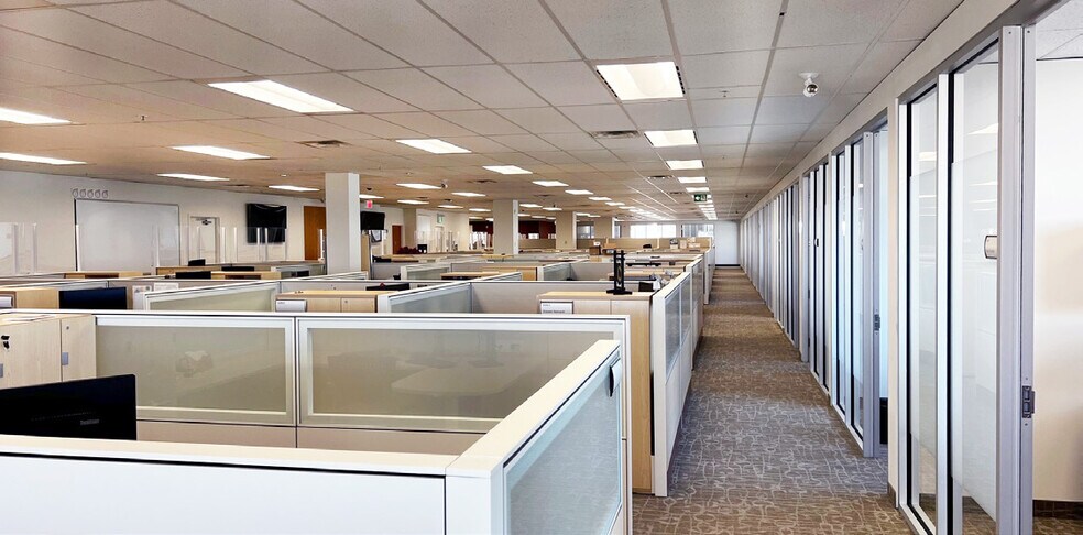 More Photos Of 6750 Century Av, Mississauga Office For Lease