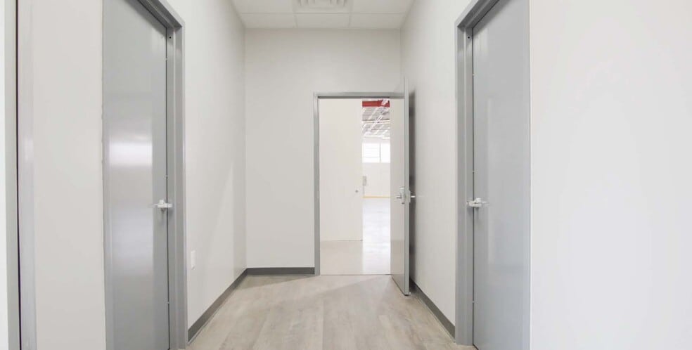 More Photos Of 9 Rewe St, Brooklyn Distribution For Lease