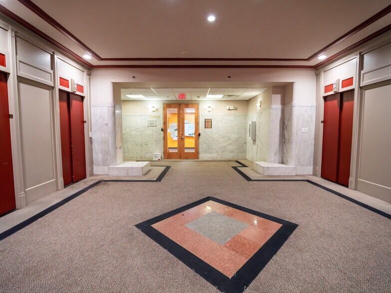 More Photos Of 100 S Broad St, Philadelphia Office For Lease