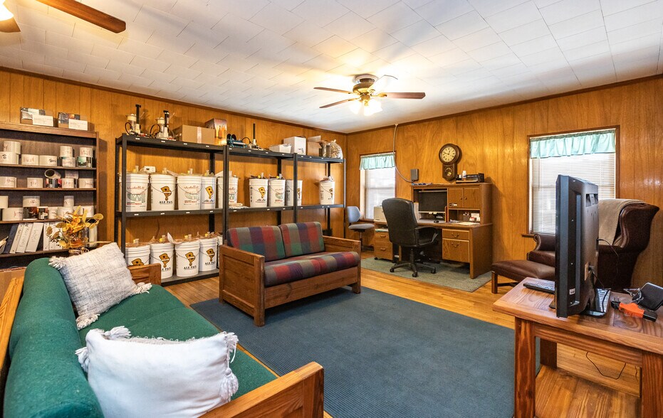 More Photos Of 18 N Jefferson St, Knightstown Storefront Retail Office For Sale