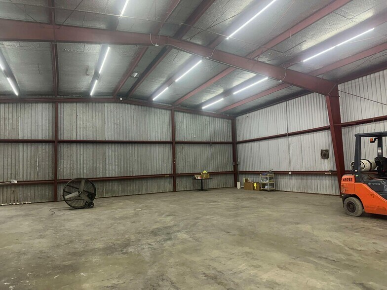 More Photos Of 9941A Rowlett Rd, Houston Warehouse For Lease