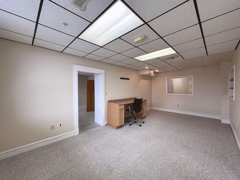 More Photos Of 104-110 S Hill Ave, South Hill Office Residential For Lease