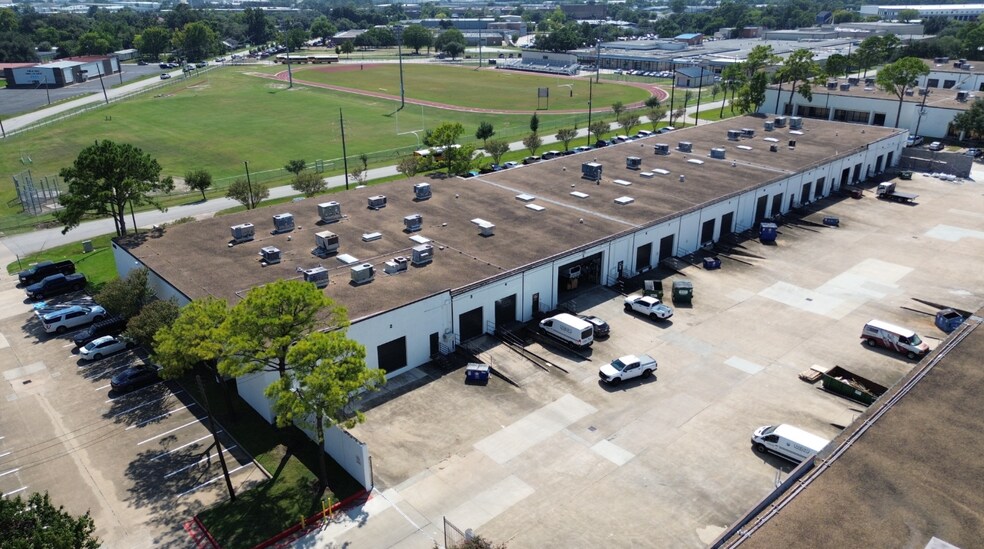 More Photos Of 6001 Stonington St, Houston Unknown For Lease