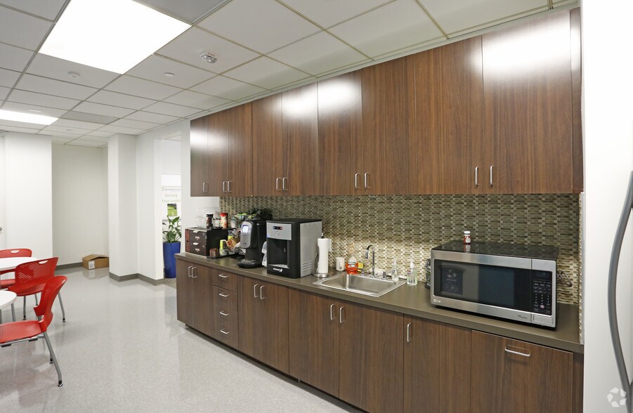 More Photos Of 101 S Tryon St, Charlotte Office Residential For Lease