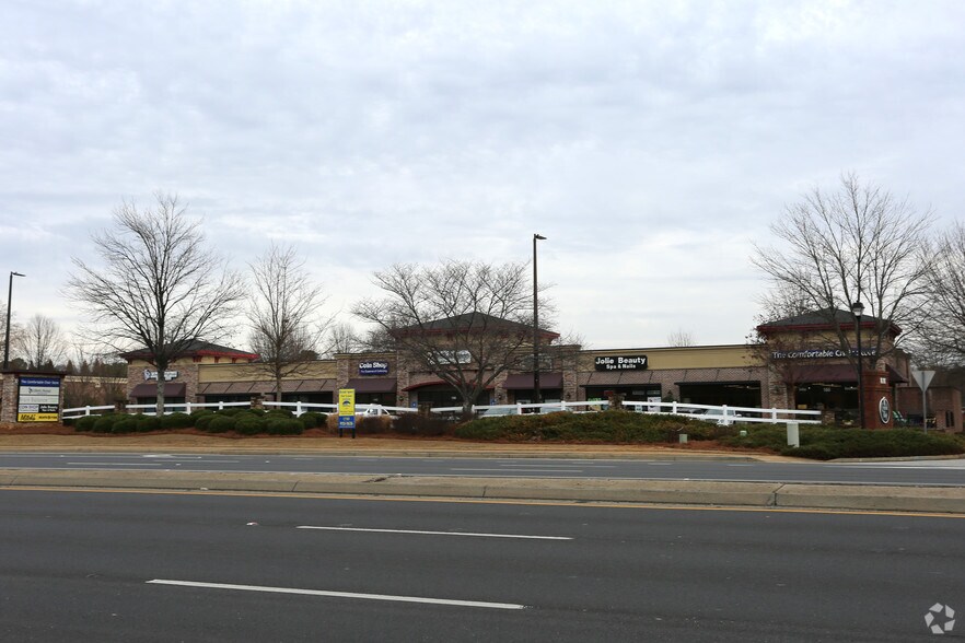More Photos Of 30 E Crossville Rd, Roswell Freestanding For Lease