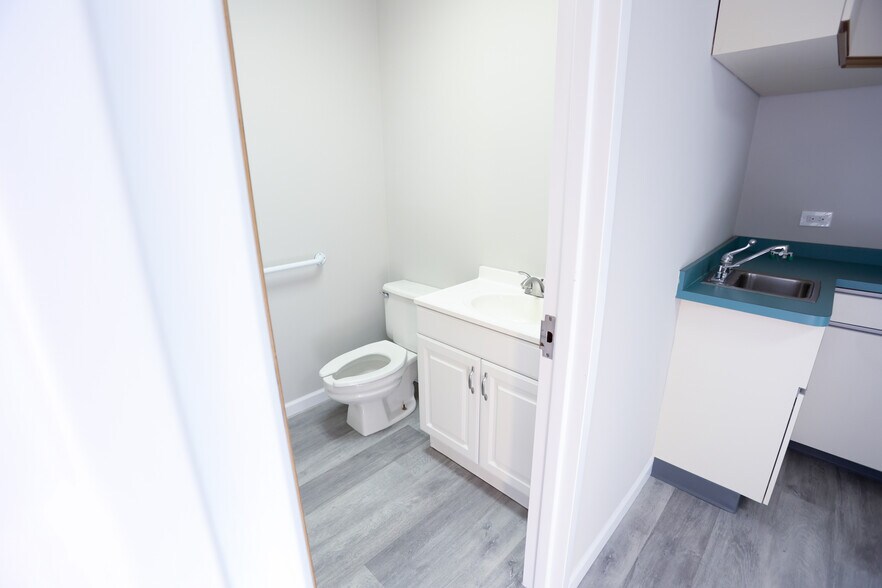 More Photos Of 180 White Rd, Little Silver Medical For Lease