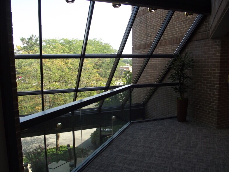 More Photos Of 77 W Elmwood Dr, Dayton Office For Lease