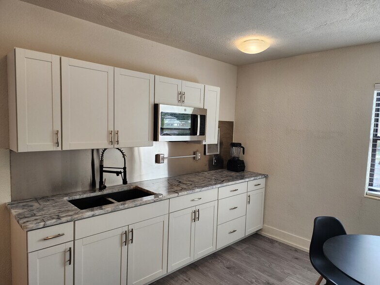 More Photos Of 1427-1437 4th St S, Saint Petersburg Storefront Retail Office For Lease