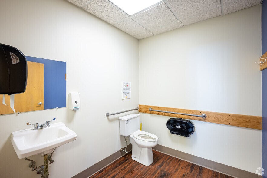 More Photos Of 30 Benefit St, Warwick Medical For Lease