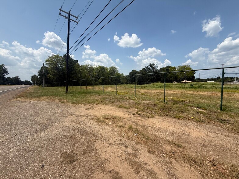 More Photos Of 2700 W Upshur Ave, Gladewater Land For Sale