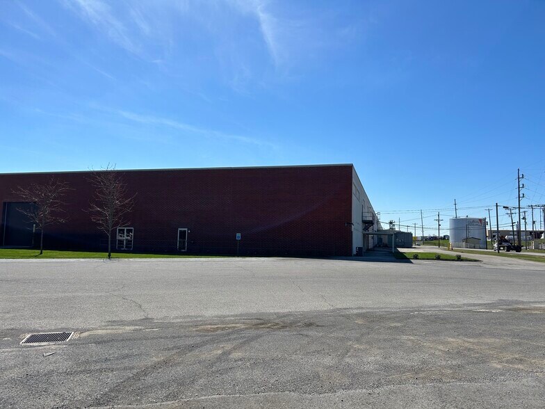 More Photos Of 1915 Snapps Ferry Rd, Greeneville Warehouse For Lease