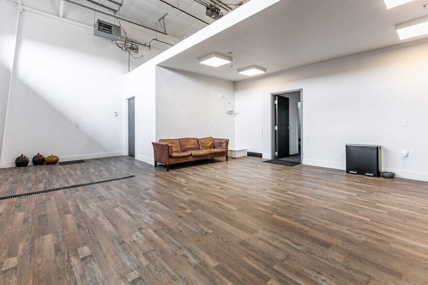 More Photos Of 5680 Browns Canyon Rd, Peoa Showroom For Lease