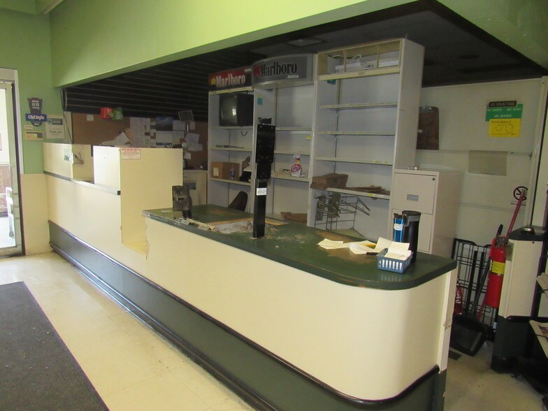 More Photos Of 275 Laing St, Redgranite Supermarket For Lease