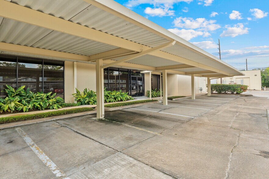 More Photos Of 11200-11248 Wilcrest Green Dr, Houston Unknown For Lease