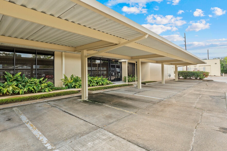 More Photos Of 11200-11248 Wilcrest Green Dr, Houston Unknown For Lease