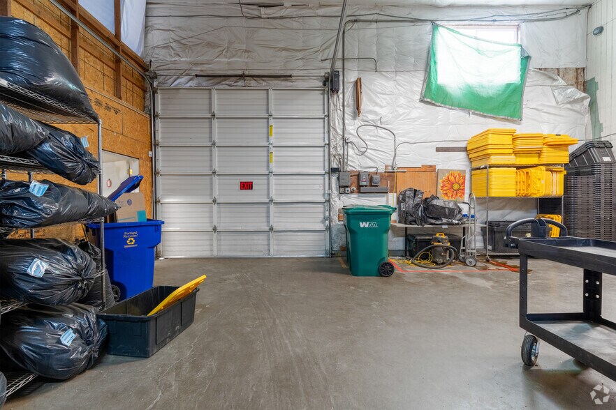More Photos Of 2435 SE 10th Ave, Portland Industrial For Sale