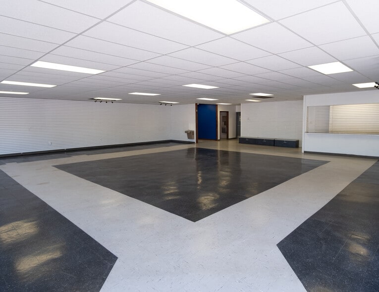 More Photos Of 27425 State Route 7, Marietta Auto Repair For Lease