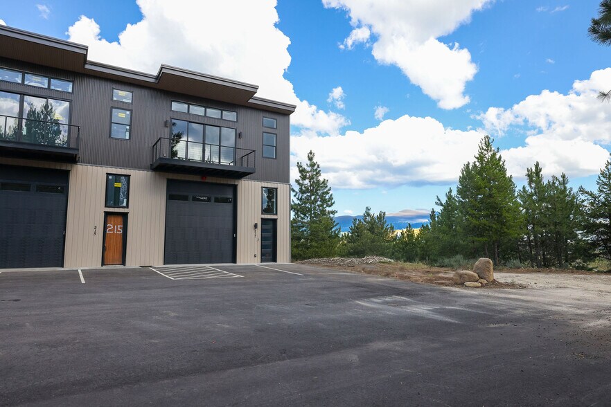 More Photos Of 217 Simmons St, Mccall Showroom For Sale