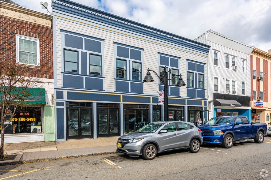 More Photos Of 33 W Blackwell St, Dover Freestanding For Lease