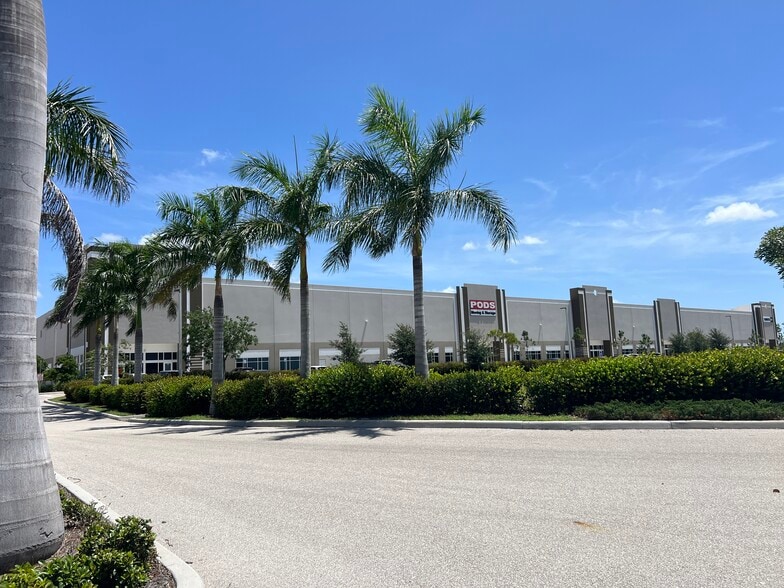 More Photos Of 16260 Airport Park Dr, Fort Myers Warehouse For Lease