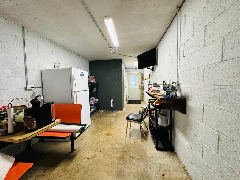More Photos Of 2122 Walker Tanner Rd, Union City Auto Dealership For Sale