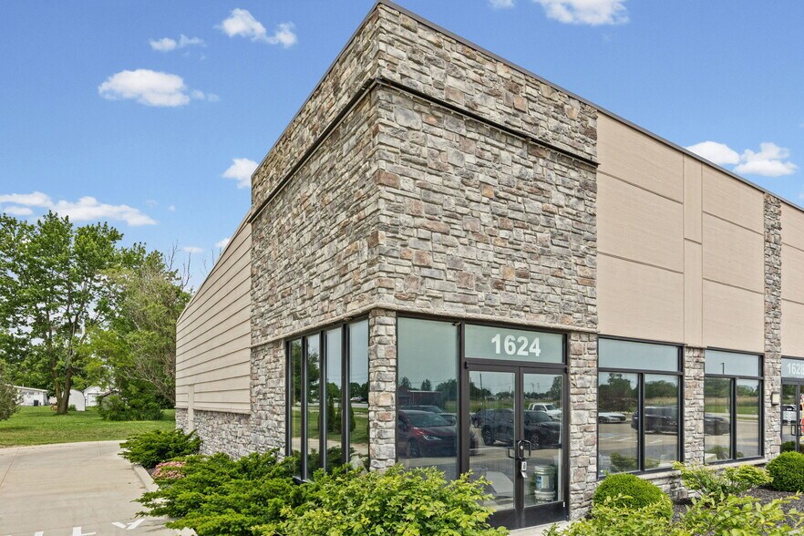 More Photos Of 1640 W State Road 28, Frankfort Storefront Retail Office For Lease