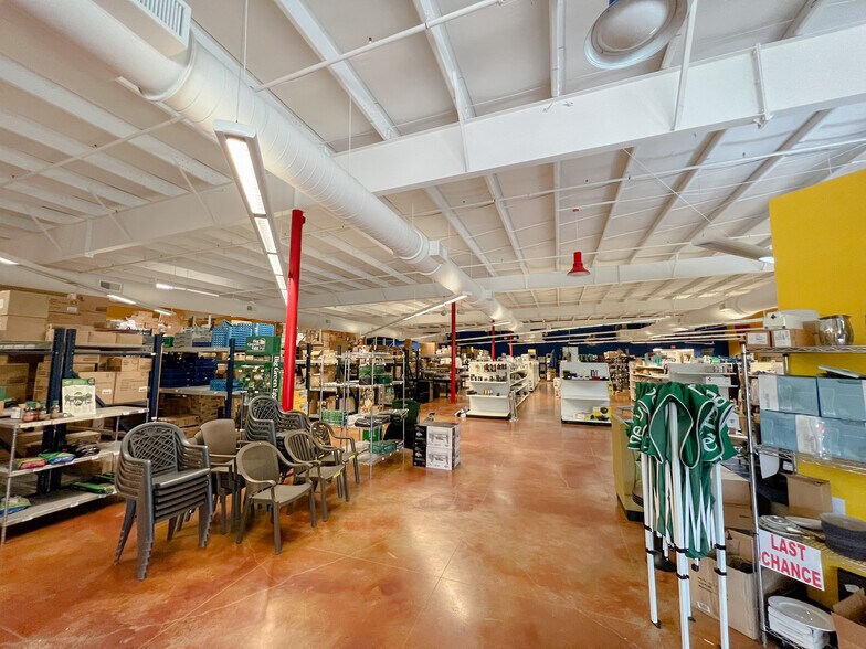 More Photos Of 17420 Highway 190 E, Hammond Showroom For Sale