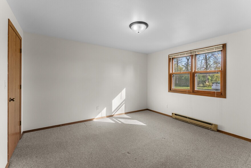 More Photos Of 910 E Cedar Ave, Manitowoc Apartments For Sale