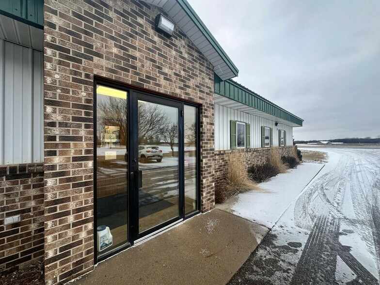 More Photos Of 1230 S Victory Dr, Mankato Service For Sale