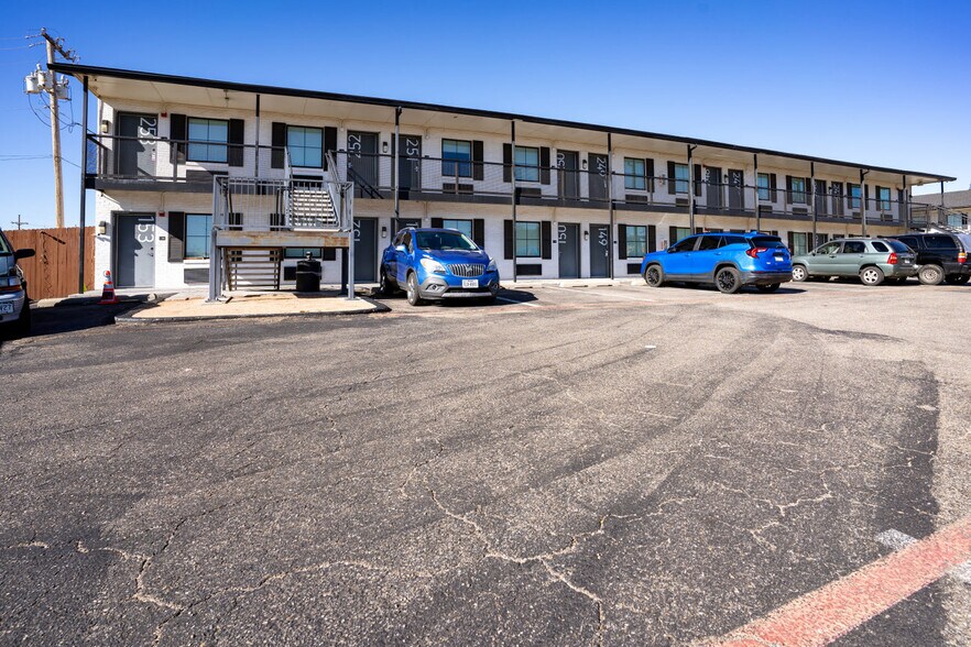 More Photos Of 2035 Paramount Blvd, Amarillo Apartments For Sale