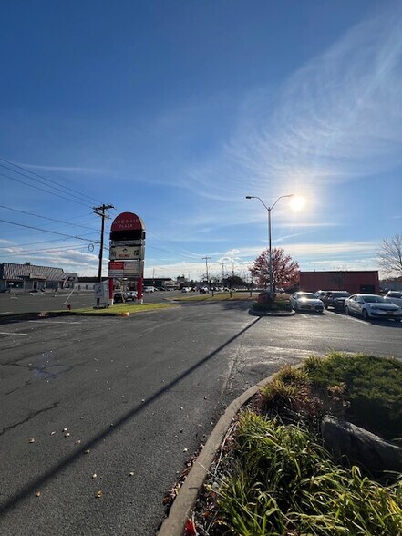More Photos Of 4631-4671 Commercial Dr, New Hartford Unknown For Lease