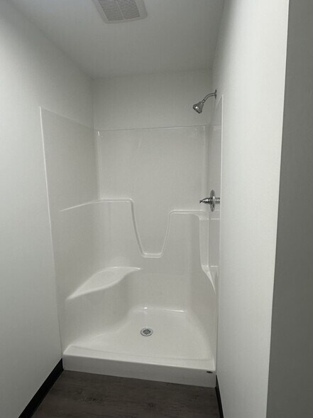 More Photos Of 16001 Boyle Lane, Evansville Warehouse For Lease