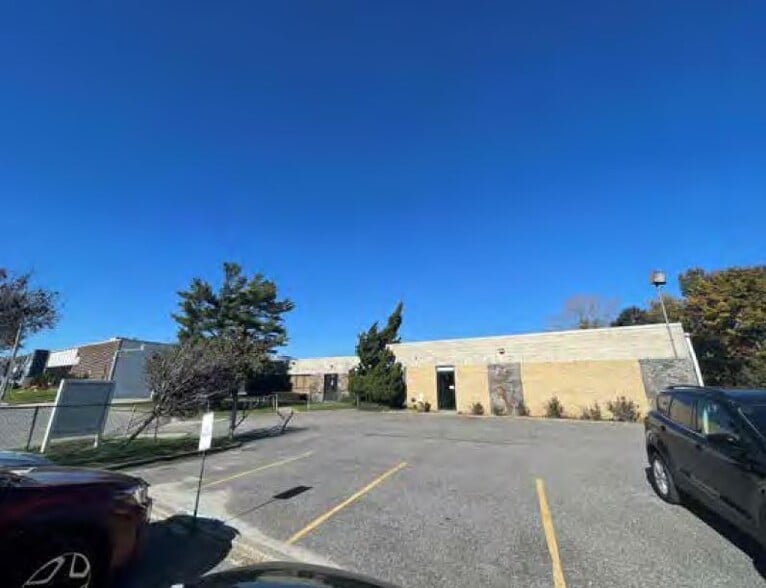 More Photos Of 22 Connor Ln, Deer Park Warehouse For Sale