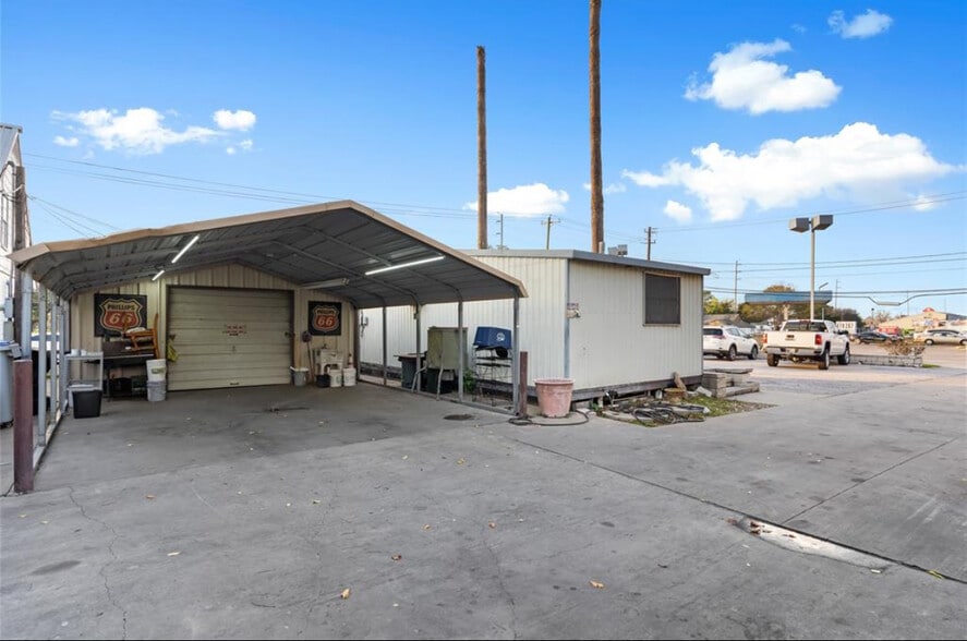 More Photos Of 1804 Avenue M, Rosenberg Freestanding For Sale